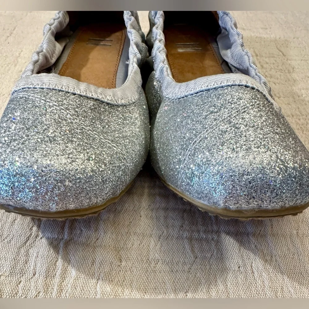 Brand new! Toms Silver Glitter Girls’ Ballet Flat, sz 3.5y